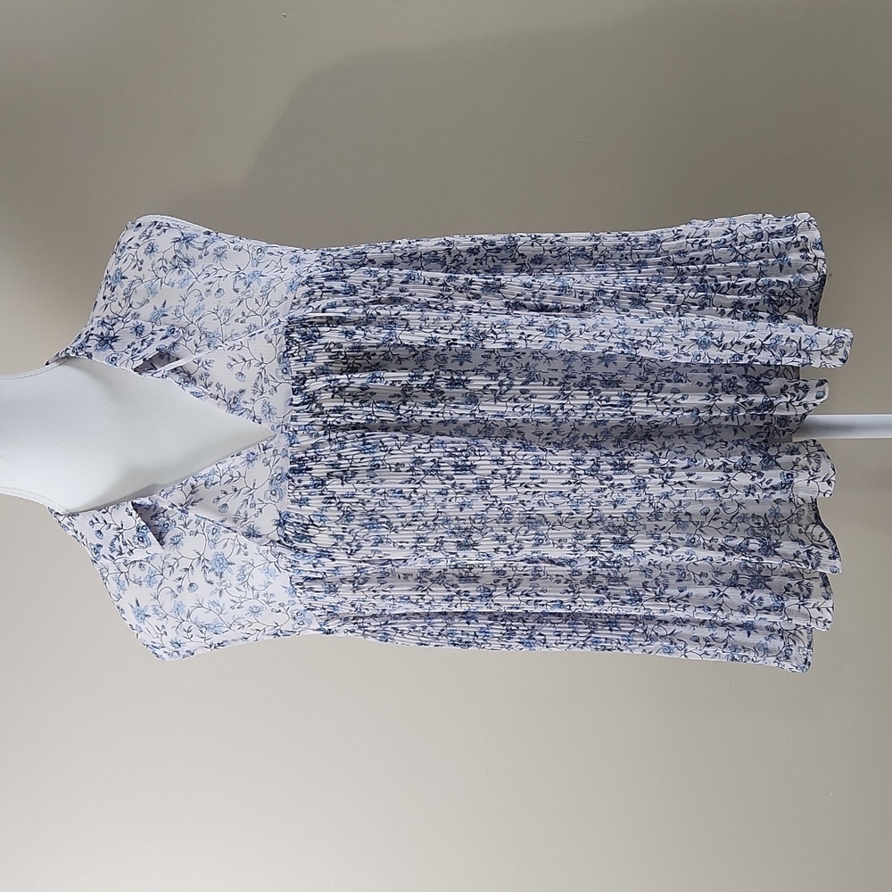 LC Lauren Conrad Sleeveless Floral Pleated Blouse size PXL